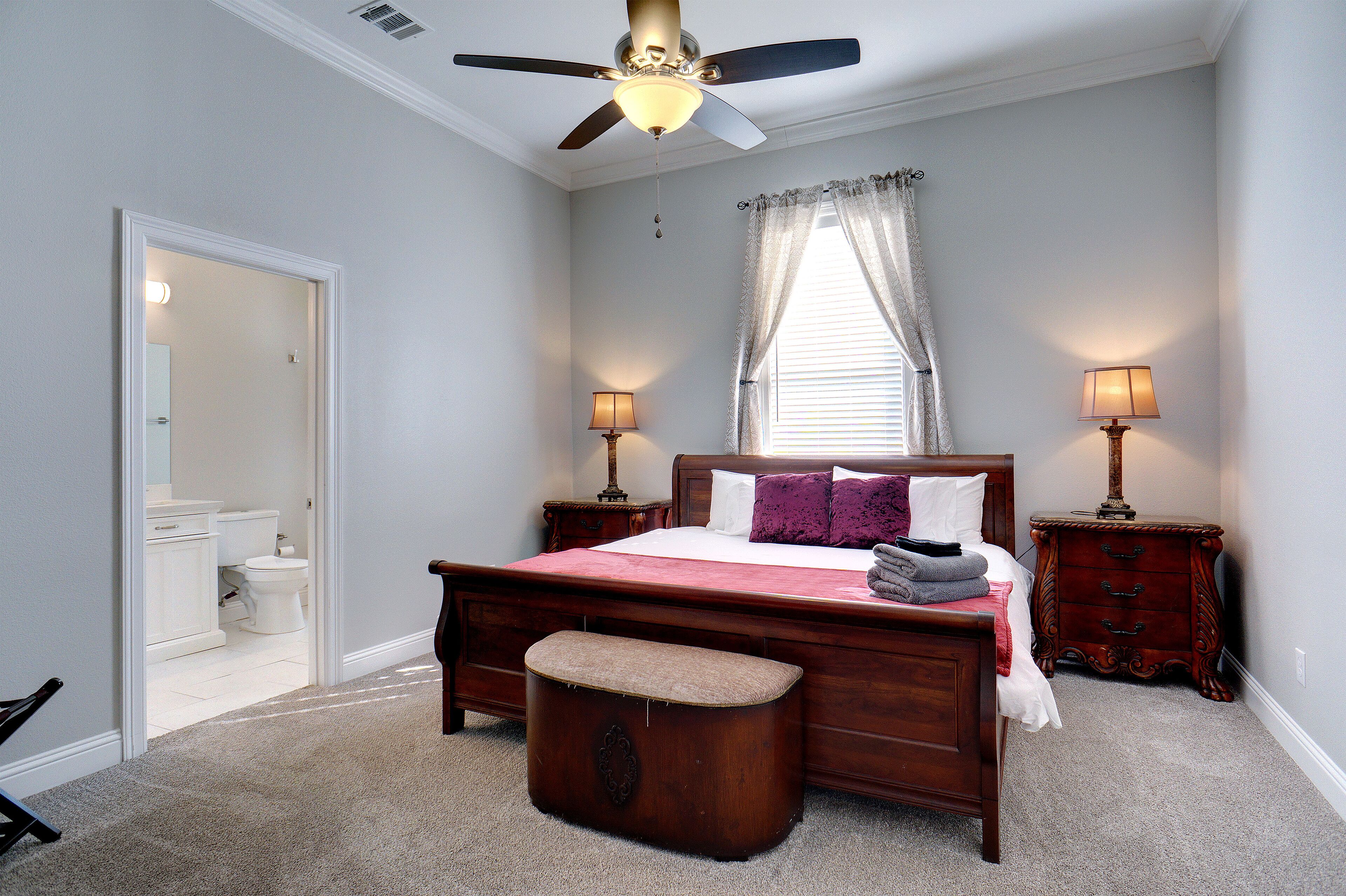 4 bedrooms, iron/ironing board, WiFi, bed sheets