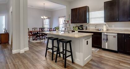 Historic Home Near Stockyards, TCU & Downtown Fort Worth