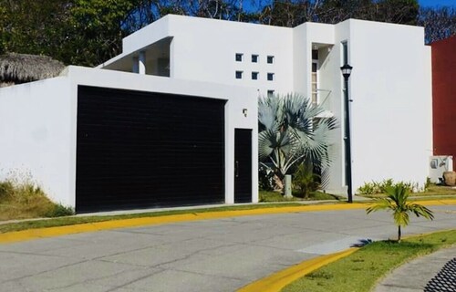Casa con alberca privada y palapa a solo 6 min de la playa