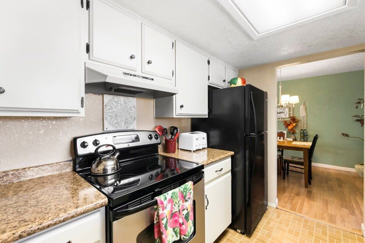 Refrigerador, microondas, horno, placa de cocina