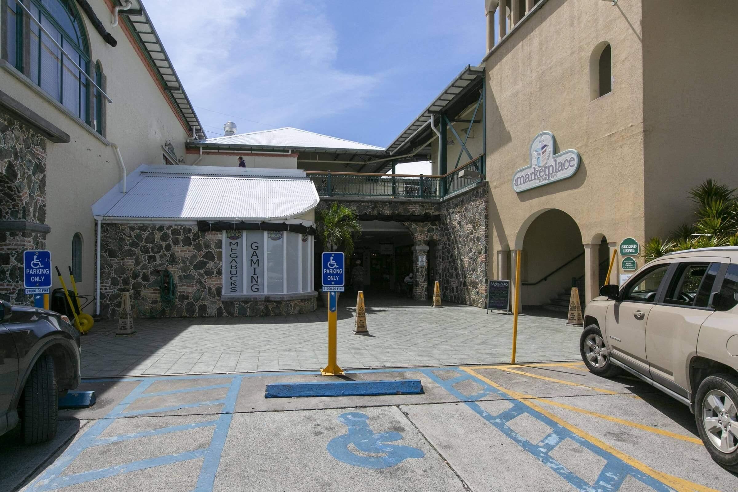 room (location, location, location!) | exterior