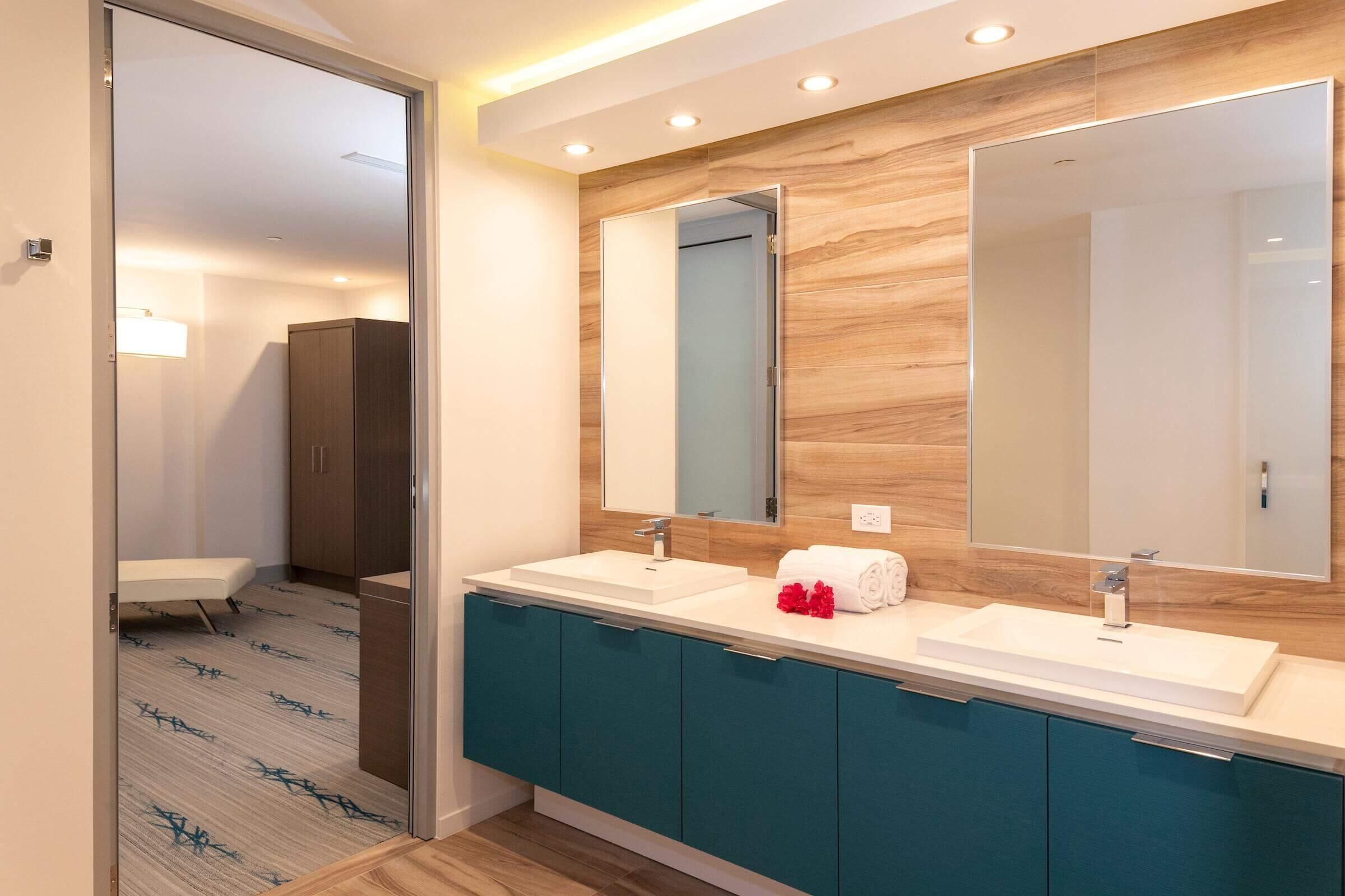 room (location, location, location!) | exterior