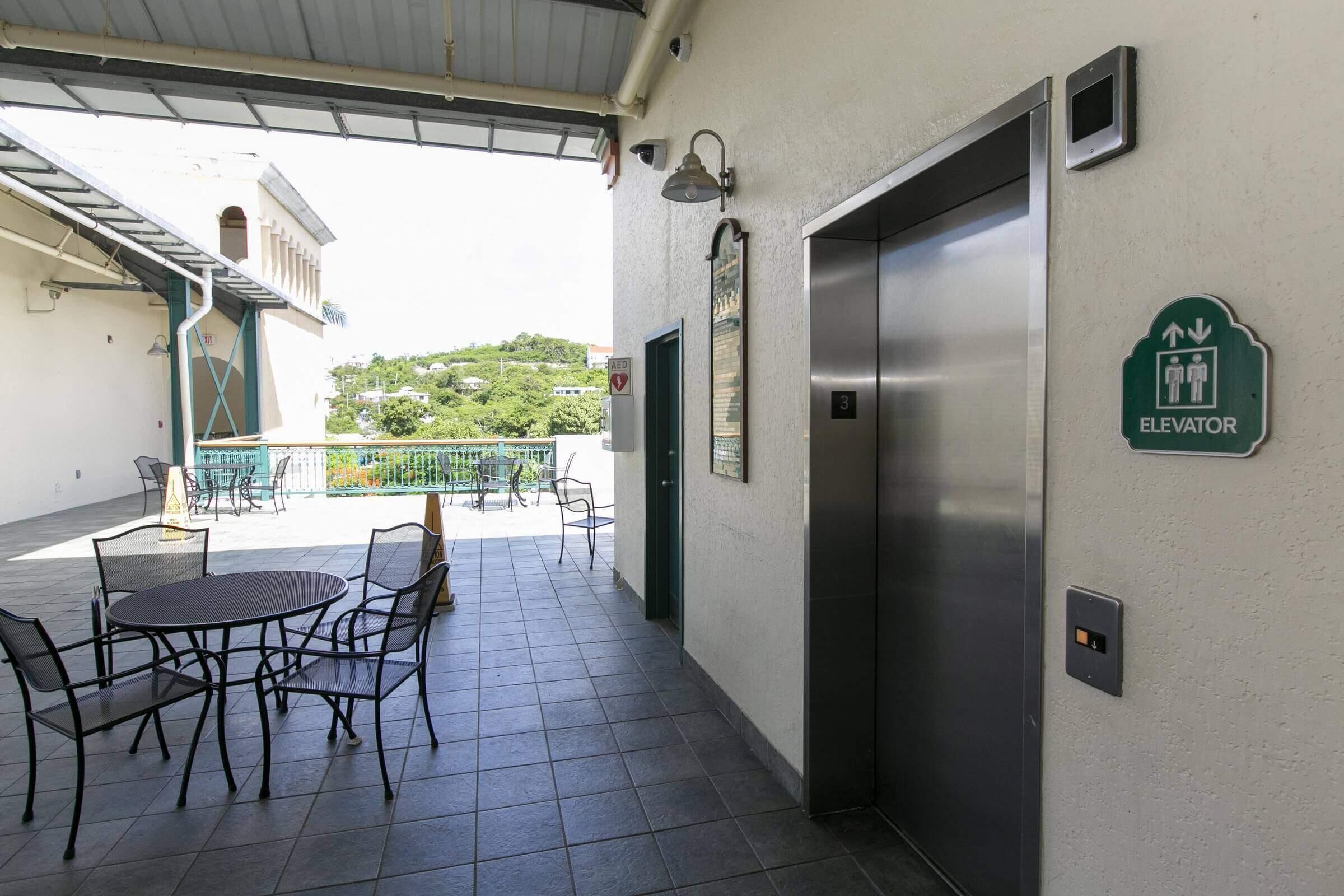 room (location, location, location!) | exterior