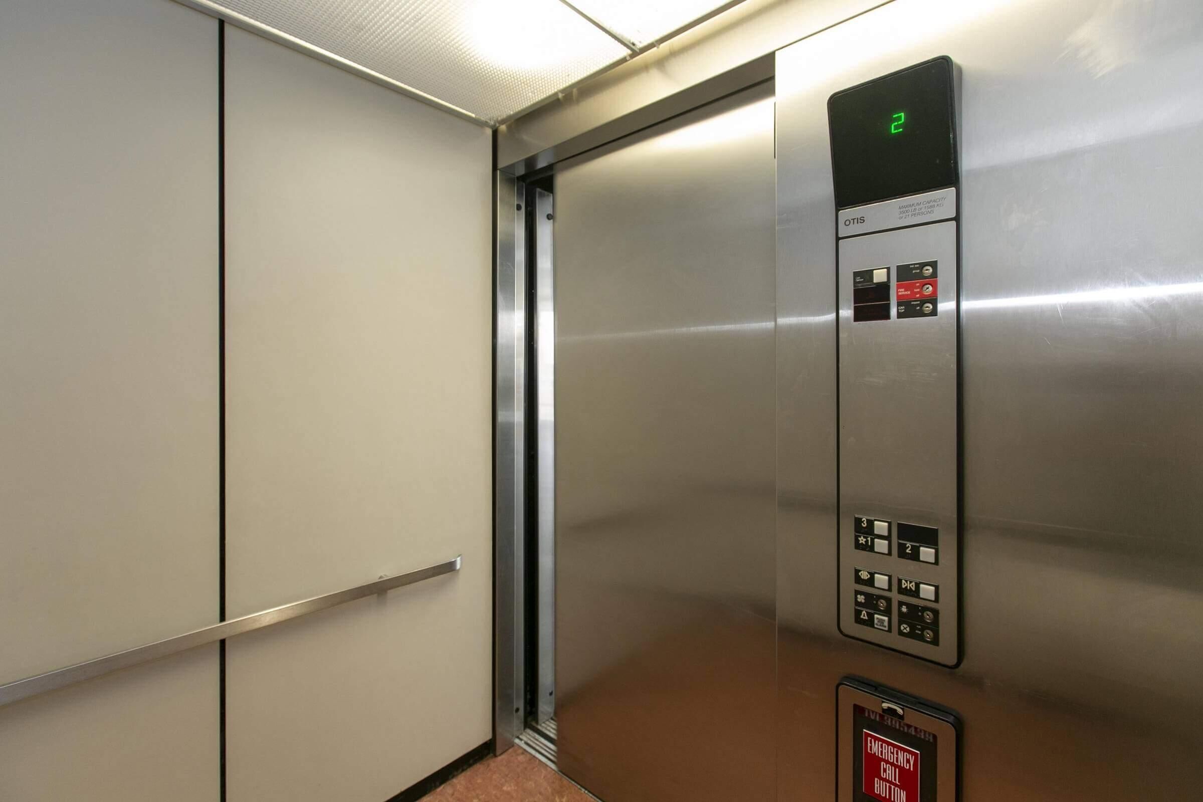 room (location, location, location!) | exterior