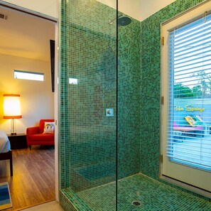 Bathtub, hair dryer, towels, toilet paper - Karlisa Centrally Located Special Spring & Summer Rates Now In Effect (Palm Springs)