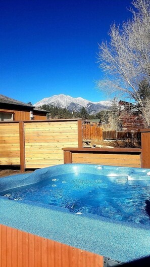 Tina de hidromasaje al aire libre