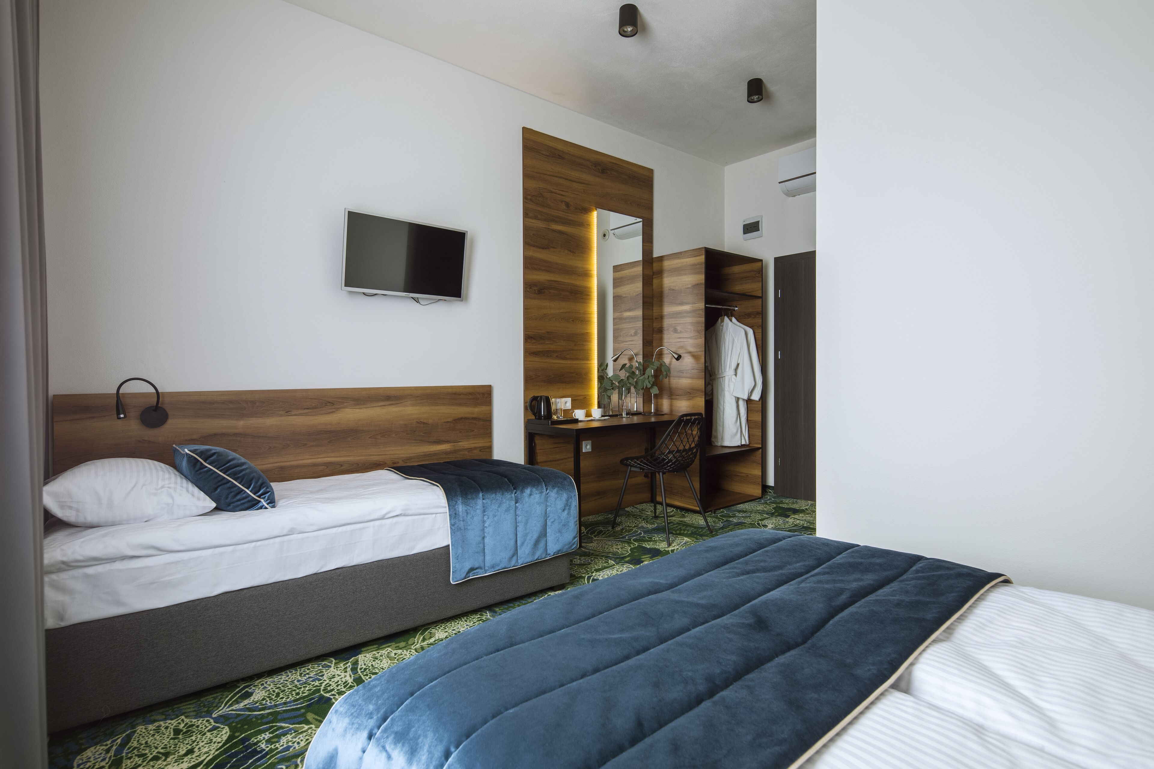 family triple room | desk, laptop workspace, soundproofing, free wifi