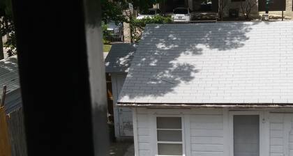 1930s Rear Unit, 3 miles to DT, Walk 2 Trinity U, Private Entrance