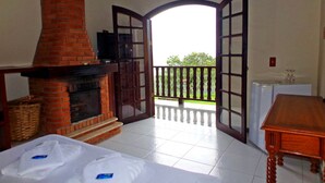 Economy Suite, Pool View | 1 bedroom, minibar, bed sheets - Pousada Bela Mauá (Itatiaia)
