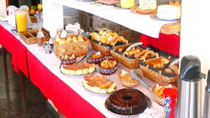Free daily buffet breakfast - Pousada Bela Mauá (Itatiaia)