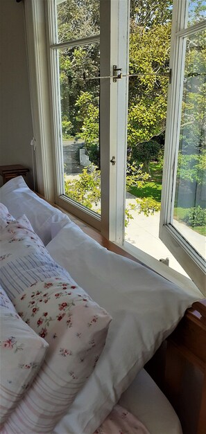 2 bedrooms, WiFi, bed sheets - McArthur Park with views of Mt. Taranaki (Hawera)