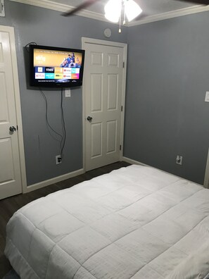 1 bedroom, in-room safe, WiFi, bed sheets
