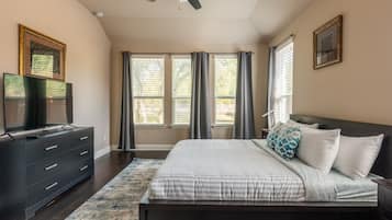 4 bedrooms, iron/ironing board, travel crib, free WiFi