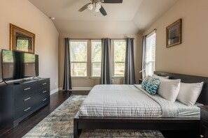 4 habitaciones, tabla de planchar con plancha y cuna de viaje 