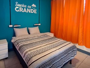 Hypo-allergenic bedding, Select Comfort beds, free WiFi, bed sheets - Hostal Casa Amiga - Hostel (Managua)