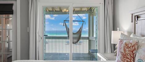 4 chambres, bureau, fer et planche à repasser, lit parapluie