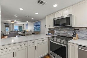 Fridge, microwave, oven, stovetop - BEACHFRONT Beach Vacation! Eat Breakfast While You Watch Dolphins!! (Destin)