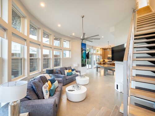 East Austin Modern Luxury + Private Pool - Charlene!