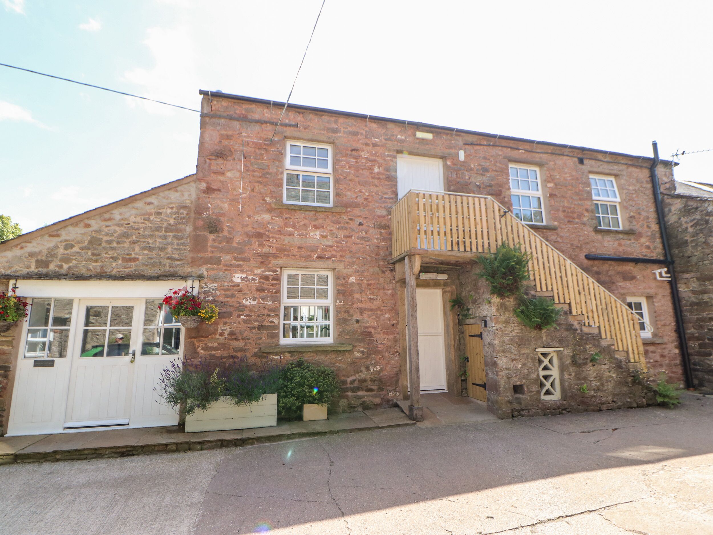 DAIRY COTTAGE, family friendly, with a garden in Kirkby Stephen