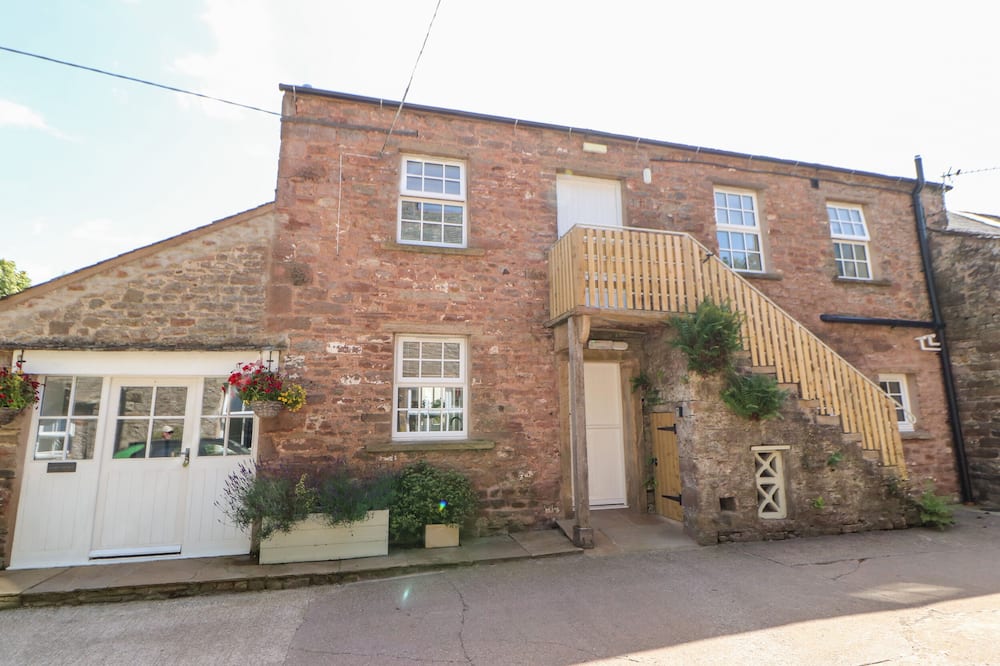 DAIRY COTTAGE, family friendly, with a garden in Kirkby Stephen