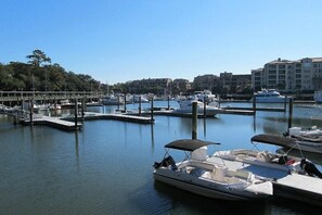 Marina - Hilton Head | Family Marina Stay | Pool + Harbor | 2BR Condo (Hilton Head)