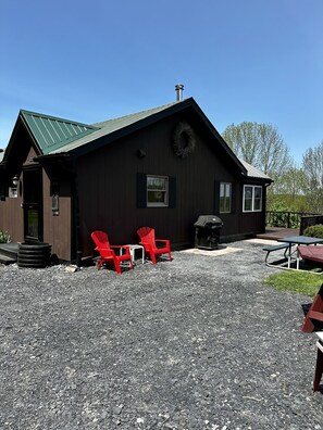 Outdoor dining - Moosehead Lake Lodge in Rockwood  (Rockwood)