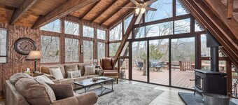 Cozy Lakefront Chalet - On A Large Lake - Private Dock w/Boats