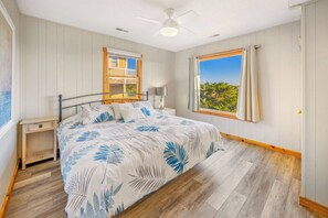 4 室のベッドルーム、WiFi (無料)、ベッドシーツ