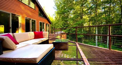 White Mountain Escape w/ Separate In-Law Suite!