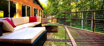 White Mountain Escape w/ Separate In-Law Suite!