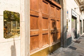 Exterior detail - GuestHost - Studio apartment 5 minutes from the Mole and Royal Gardens! (Torino)
