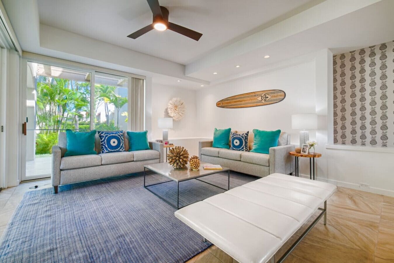 Smart TV, libri, impianto stereo