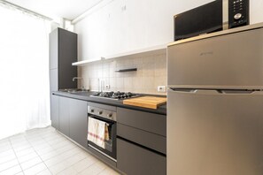 Fridge, microwave, oven, stovetop - GuestHost - The apartment is located on the third floor of a building without a lift.It comfortably accommodates 4 people in 60 mqs,, with a double bed, two single beds and a sofa bed in the living room.The accommodation is strategically located, a 5-min (Milano)