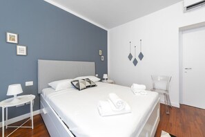 2 bedrooms, Internet - GuestHost - The apartment is located on the third floor of a building without a lift.It comfortably accommodates 4 people in 60 mqs,, with a double bed, two single beds and a sofa bed in the living room.The accommodation is strategically located, a 5-min (Milano)