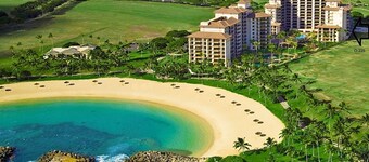 Luxurious, Spacious, High-end Beachfront Vacation Villa Free Parking