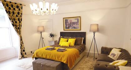 *recently updated* town House - Spacious B listed Georgian Townhouse