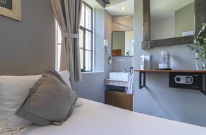 Premium bedding, down duvets, blackout curtains, iron/ironing board - Casa Goyri San Miguel de Allende (San Miguel de Allende)