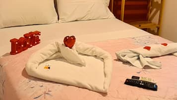 Casal econômico superior | 迷你吧、免费 WiFi、床单