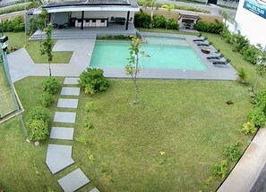 Utendørsbasseng og et oppvarmet basseng