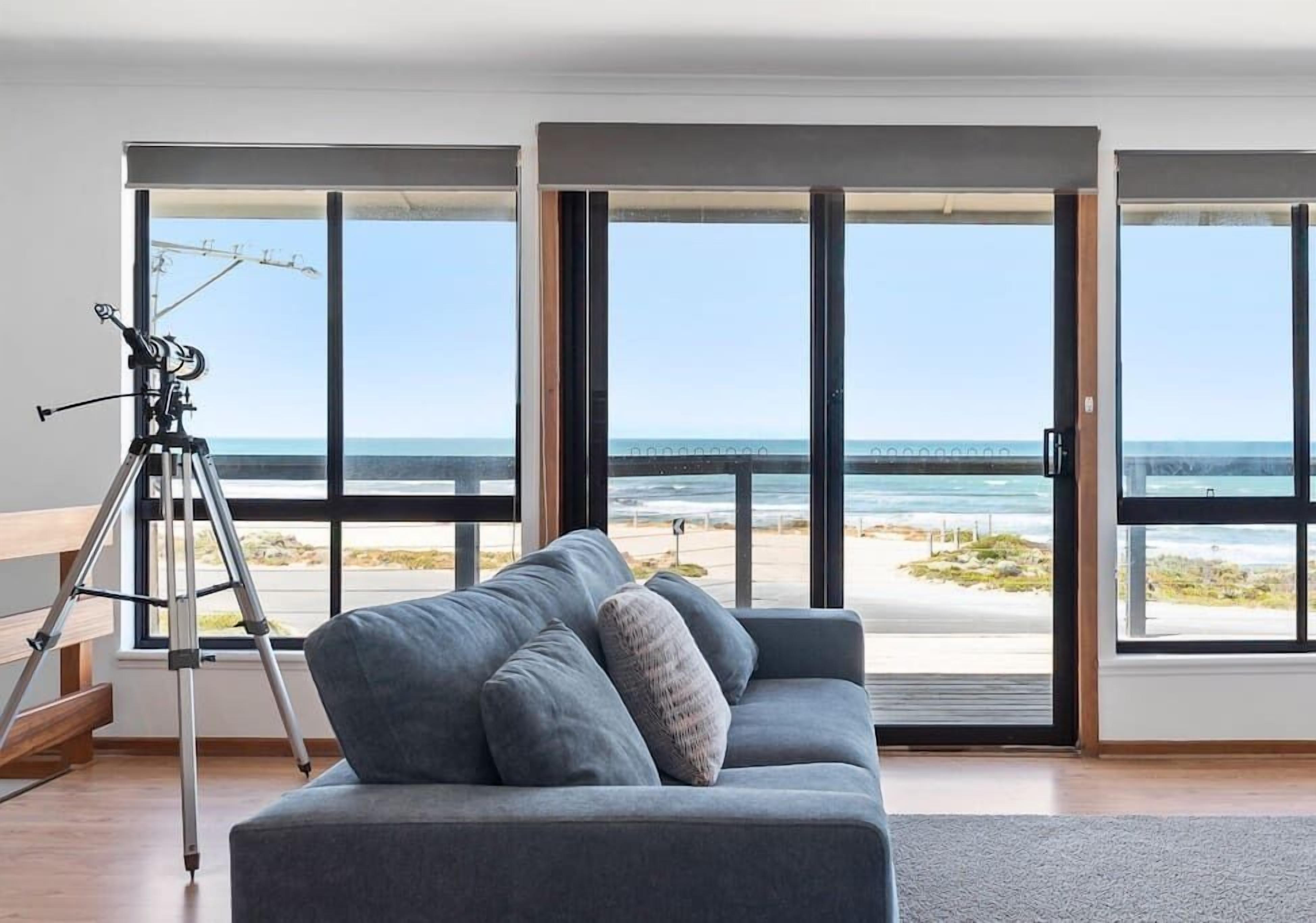 The Rise on Surfers | BEACHFRONT | Pet Friendly | WIFI