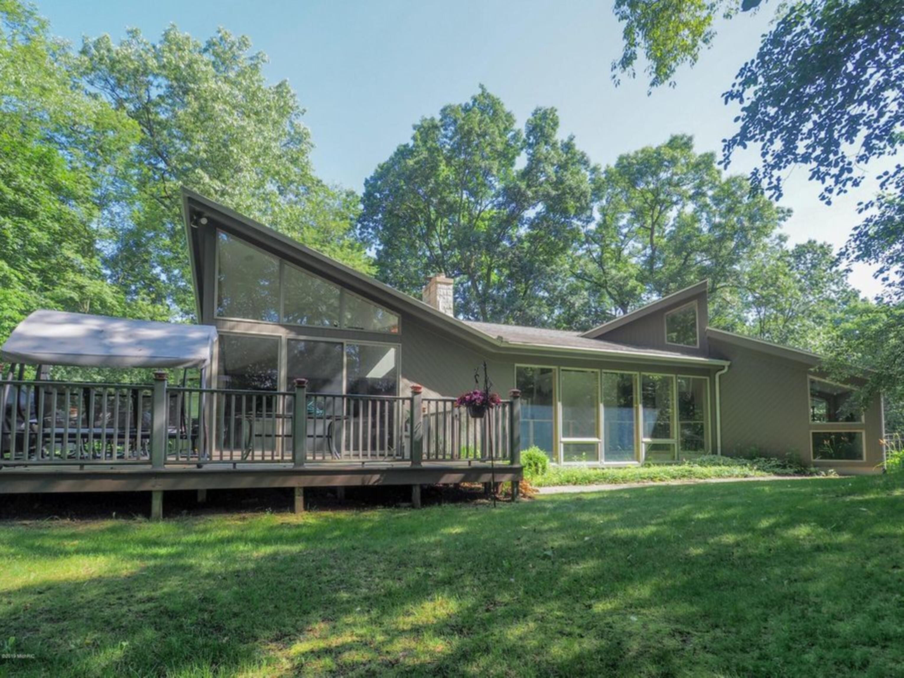 *Mid-century modern Retreat* *4000 Sqft* *Hot Tub* *Entire House*-Pet Friendly