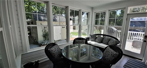 The  Williamsburg Cottage