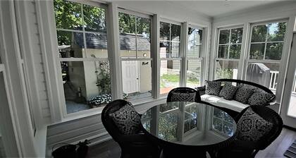 The Williamsburg Cottage