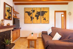 TV, caminetto, tavolo da ping pong