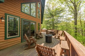 Terrace/patio - Cozy Cove Retreat w/ Arcade & Fireplace (Oakland)