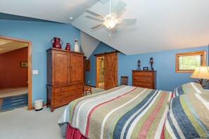 4 bedrooms, free WiFi, bed sheets - Cozy Cove Retreat w/ Arcade & Fireplace (Oakland)