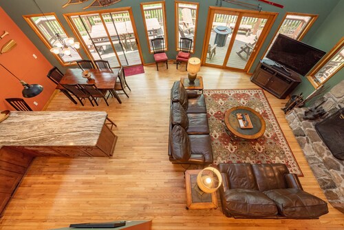Cozy Cove Retreat w/ Arcade & Fireplace