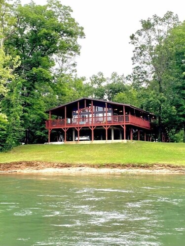 "Firefly on the Current" Gorgeous Riverfront Modern Cabin on Current River