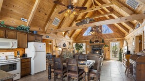Coffee/tea maker, fridge, microwave, oven - Traditional Log Cabin Near Big Cedar, PVT Fire Pit, Hot Tub, Scenic Woods, Trails End, Free Tickets! (Ridgedale)