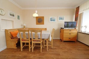 Fridge, stovetop, dishwasher, coffee/tea maker - Haus am Meer App 132 (Sylt)